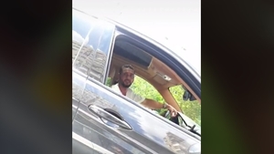 Ce a putut să-i zică un fan lui Dorian Popa!? Bărbatul l-a oprit special în trafic pe artist: ”Ne-ai zăpăcit…”
