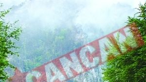 Focul din Parcul National Domoglet, stins cu bidoanele