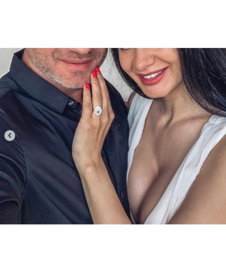 Larisa Ionescu a născut în secret! Avem primele imagini cu bebelușul și numele pe care l-a primit