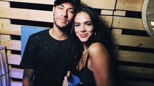 Fetelor, Neymar e liber! S-a despărțit de iubită după o discuție despre politică
