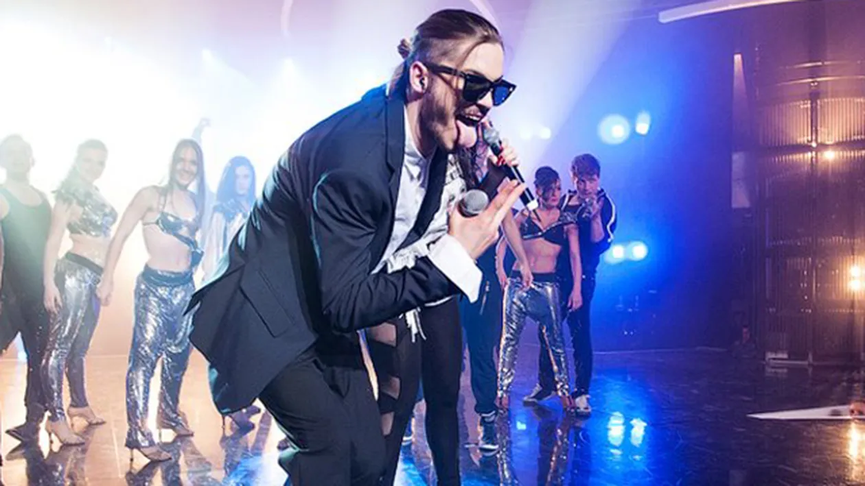 Azi era sa fiu lovit... Un cantaret din Romania, la un pas de MOARTE! Ce a patit in timp ce se plimba prin Centrul Vechi