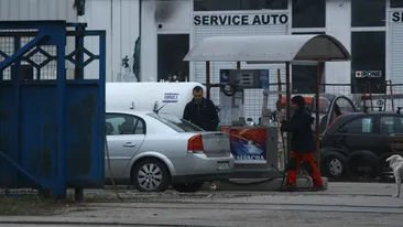 Prigoana o sa innebuneasca! Mihai, iubitelul lui Bahmu, a ajuns sa se plimbe cu masina de la el! Si-i face si plinul!