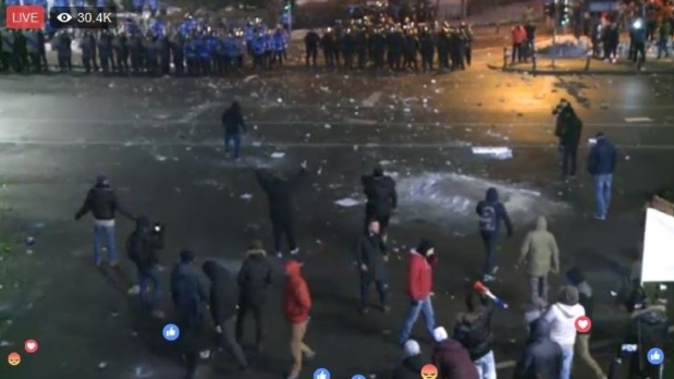 „Atacaţi secţiile de poliţie şi luaţi arme de acolo!” Mesajul Poliţiei după instigările de pe reţelele de socializare