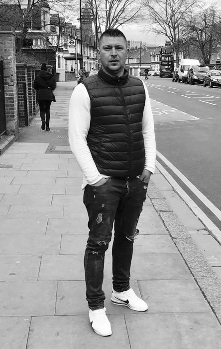 Atenţie! Imagini cu un puternic impact emotional Un brutar român i-a atacat pe terorişti din Londra cu… mătura şi făcăleţul: ”I-am dat un baschet în cap de l-am zăpăcit!”