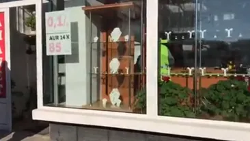 Jaf la un amanet din Ploiești. Hoțul a reușit să fugă cu bijuterii din aur