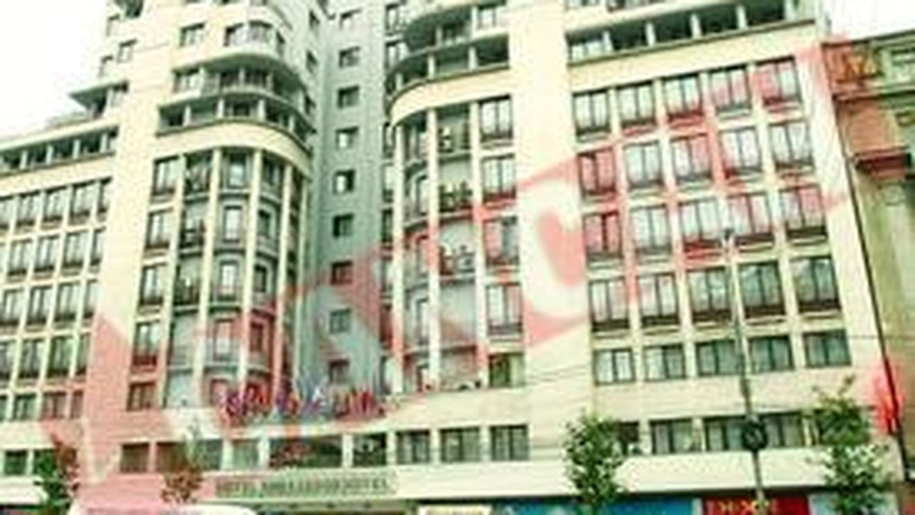 Si-a decapitat sotia si apoi s-a aruncat de la etajul 12!