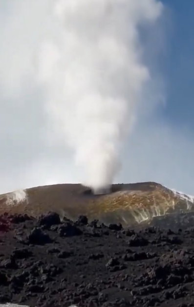 Cercuri de fum ies din Vulcanul Etna, din Italia / Foto: Captură Video