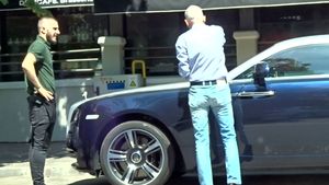 Fostul patron al firmei de cablu Astral şi-a ”încordat muşchii”, dar era să se termine rău. Ce i-a făcut un ospătar miliardarului cu Rolls de 300.000 €. Au fost la un pas să…
