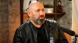 Final de poveste pentru Cătălin Scărlătescu. Faimosul bucătar s-a îndepărtat complet de show-urile TV culinare și își lansează o carte