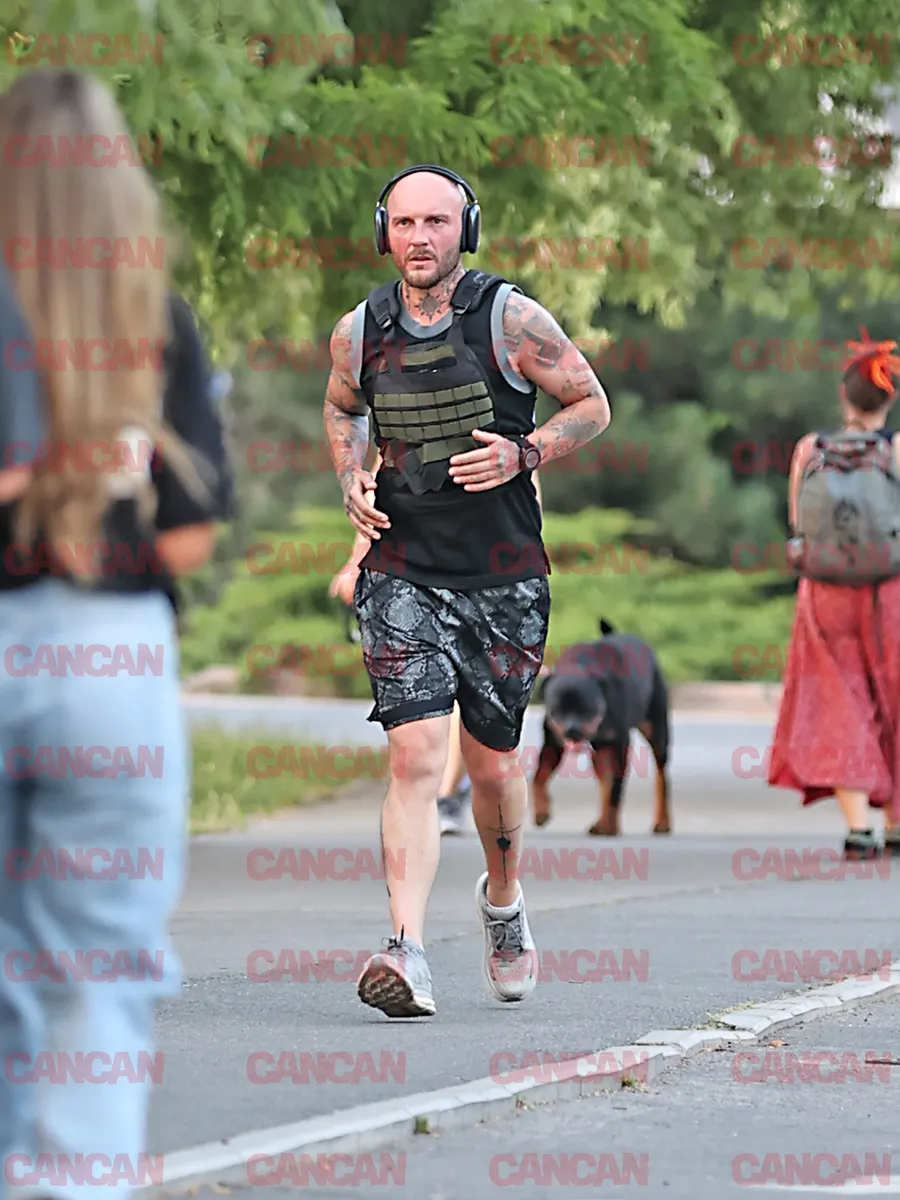 Cătălin Bordea a ieșit la alergat cu o vestă cu greutăți.