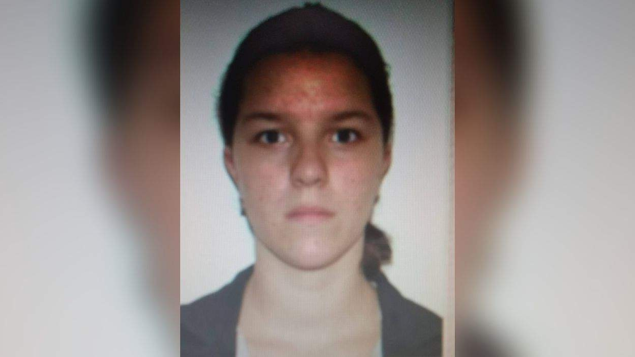 Alertă în România! Dacă o vedeți pe tânăra din imagine, sunați de urgență la 112!