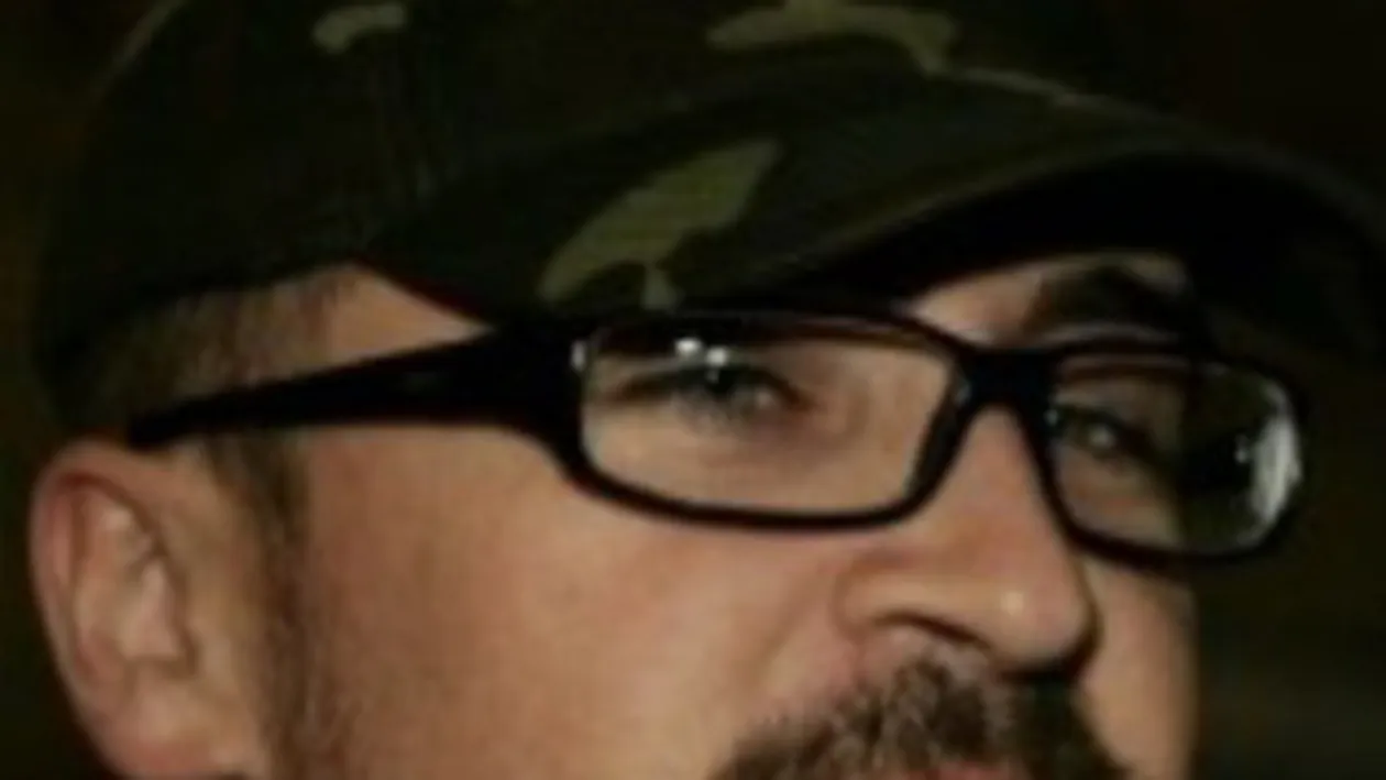 VIDEO Partie! Mihai Dobrovolschi a vrut sa isi demonstreze talentul la patinoar, dar a luat o cazatura de toata frumusetea! Vezi ce a patit