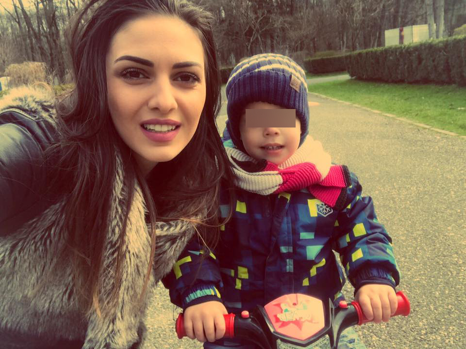 Amalia Ştefania se iubeşte cu fostul deputat, Ciprian Rogojan, căruia i-a dăruit şi un băieţel.