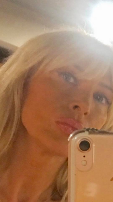 Maya, sexy-patroneasa MedLife, este noua "Regină a selfiurilor" din lumea bună