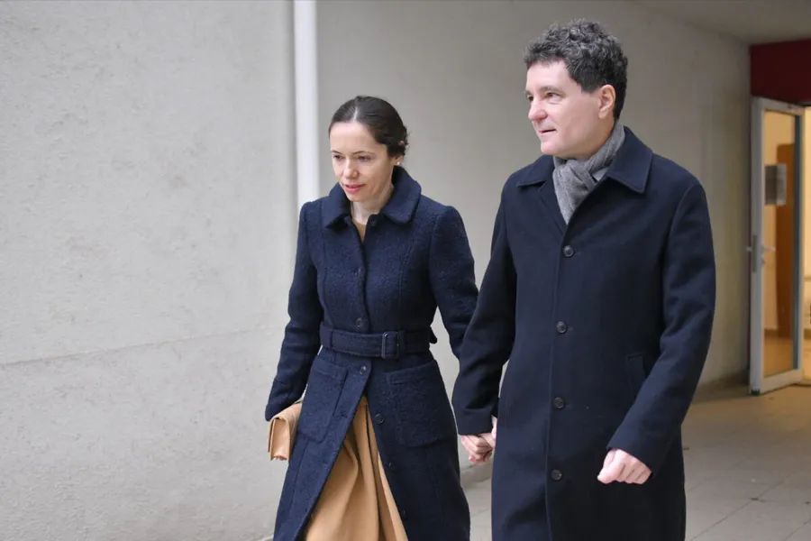 Nicușor Dan și Mirabela Grădinaru la secția de votare. sursă - Mediafax