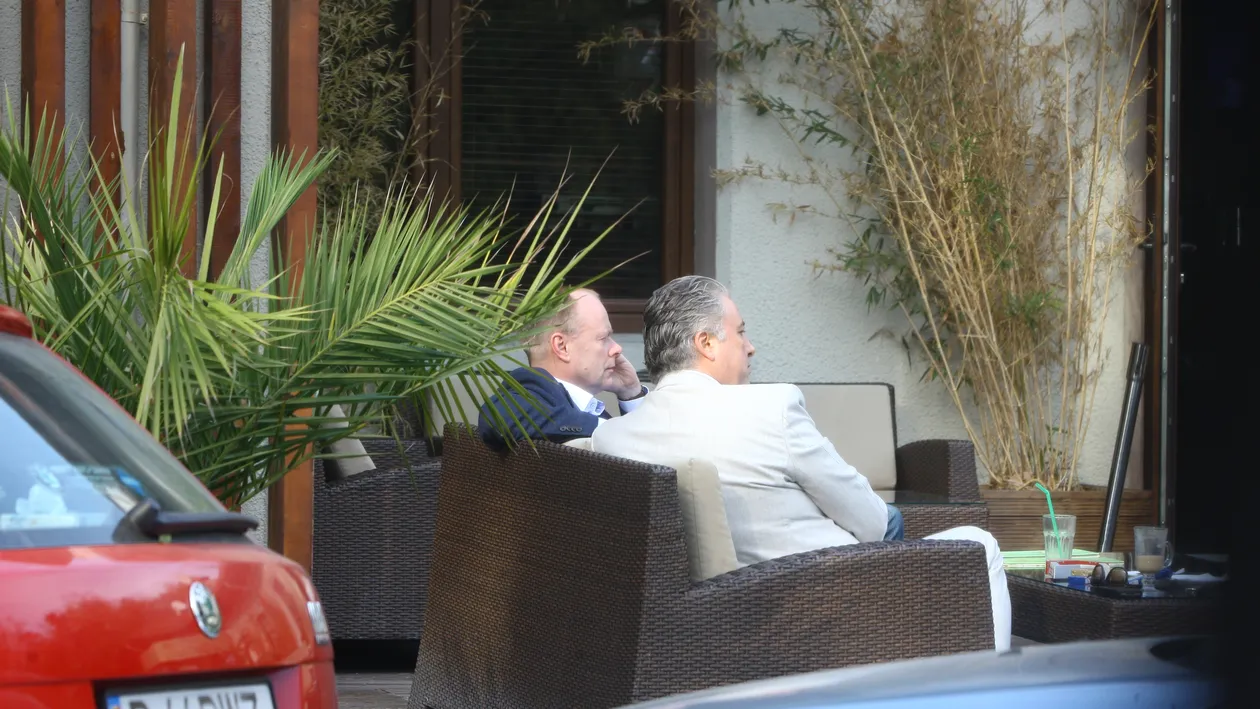 Edy de Romania, intalnire de taina intr-un parc din Bucuresti! Milionarul a tras cu urechea la o discutie telefonica