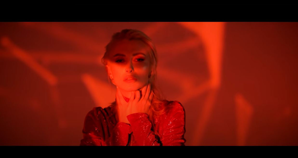 Andreea Bălan, topless în clipul celei mai noi melodii! Anunțul făcut despre piesa “Am crezut în basme”