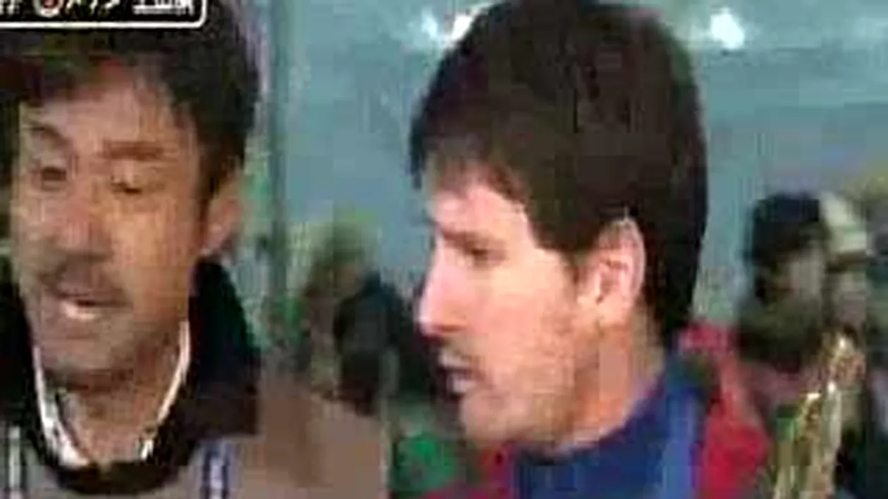 Messi a dat cel mai tare interviu din istoria fotbalului! Un reporter japonez il pupa, unul ii da o pelerina si alti doi ii pun intrebari facand plecaciuni