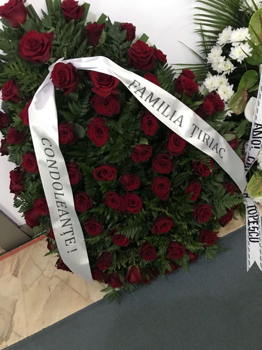 Coroana funerară trimisă de Ion Țiriac