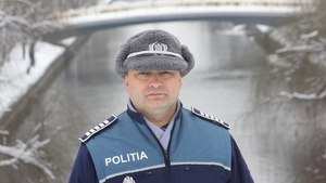 El este "Superman" de la Politia Capitalei! Povestea agentului care s-a aruncat in ape inghetate pentru a salva oameni!