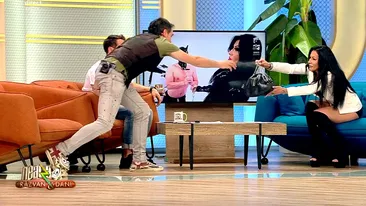 Răzvan Simion a căutat în geanta Oanei Stamate, stripteuza concurează la Chefi la cuțite: Ai grijă ce scoți