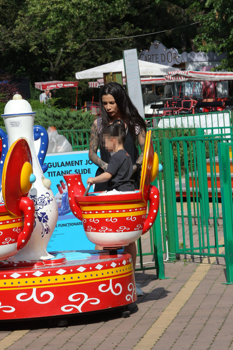 Roxana și fiul soțului ei au o relație specială