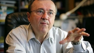 Ion Cristoiu dezleagă, după 25 de ani, misterul știrii ”Găina care a născut pui vii”: ”Venea cineva cu documente tari, eu plăteam!”
