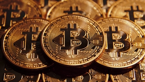 Cel mai misterios personaj al deceniului, deconspirat! Politia a luat cu asalt locuinta parintelui monedei virtuale “Bitcoin”