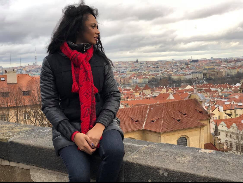 Laurette, fotografiată cu totul la vedere în cabina de probă a unui magazin