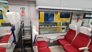 Cum arată trenul nou-nouț cumpărat de CFR. România importă o garnitură de la „țiplă” după 20 de ani de pauză