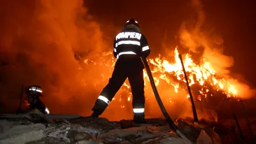Incendiu la o conductă magistrală de gaz Vaslui! Două echipaje de pompieri s-au deplasat în zonă pentru prevenirea unei explozii
