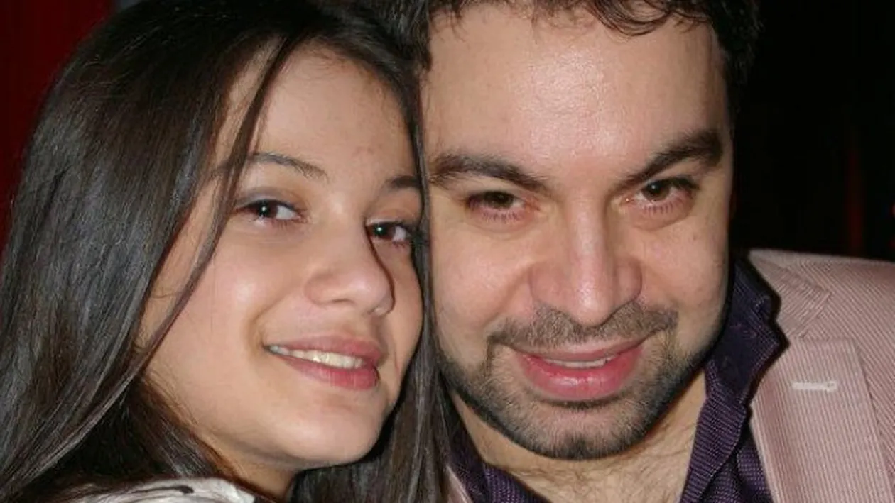 Cel mai sfant si mai secret ritual al lui Florin Salam! In fiecare dimineata de Craciun, isi ia cei doi copiii si...