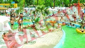 Aqua Magic In Jupiter si teren de golf In Neptun