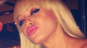 Visul bărbaţilor a devenit realitate! Anda Adam, provocatoare într-o bucătărie! Vezi cum s-a cocaţat cu fundul acolo unde găteşte