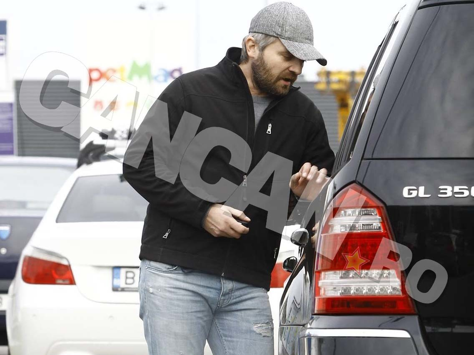Nu-l mai recunoşti pe celebrul actor din ”Inimă de ţigan” şi ”Moştenirea” Şi-a lăsat barbă şi s-a rotunjit!