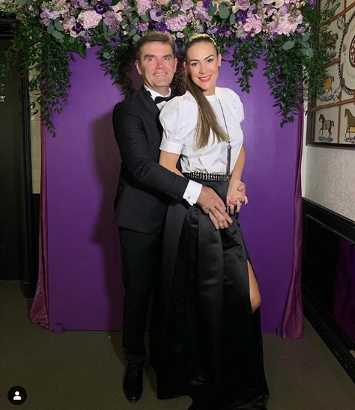 Adina Alberts, rasfățată cu cadouri de lux de ziua ei. Ce pantofi și-a luat Gabriela Cristea la little black dress, care i-a ascuns burtica de gravidă