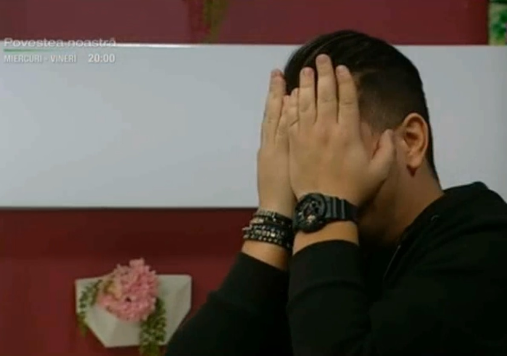 Bursucu’ a împlinit astăzi 32 de ani. Iubita lui și cele două fetițe au venit în platoul emisiunii ”Teo Show”