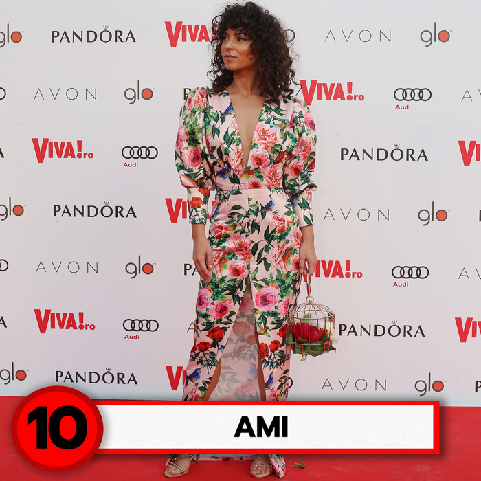 Top 30 cei mai discreți sâni din showbiz. Ce poziții ocupă Corina Caragea, Sandra Izbașa sau Iulia Albu?!