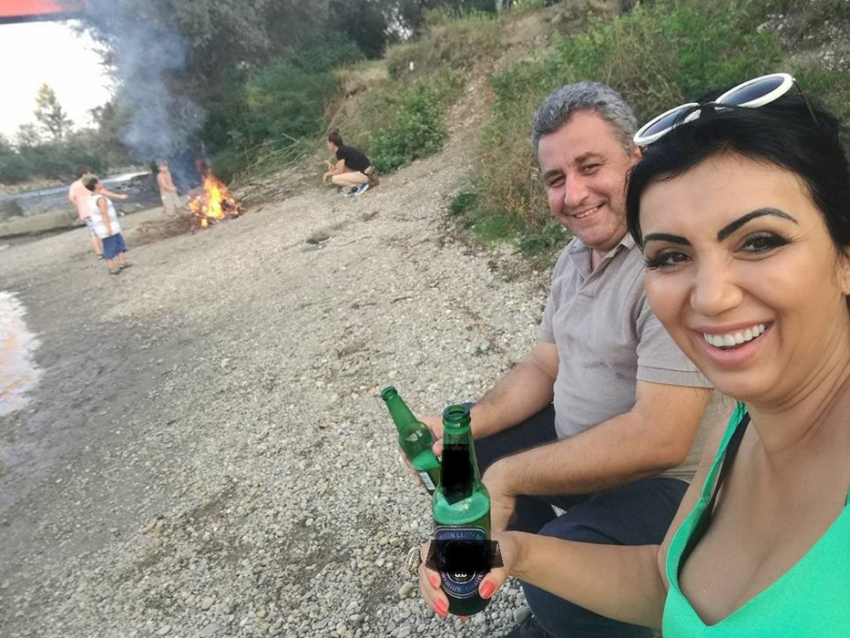 Cu sticla de bere în mână, Adriana Bahmuţeanu a făcut anunţul. „Ultima zi de…” Unde a fost vedeta