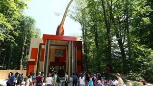 Inconștiență în plină pandemie! Ce răspunsuri șocante au oferit turiștii, când au fost întrebați de ce vin în parcurile de distracție: „Ne riscăm”