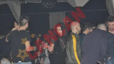 Puya a petrecut intr-un club de fite pana dimineata! S-a distrat alaturi de o bruneta