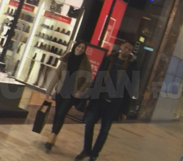 Rivaldinho şi Gabriela plimbându-se prin mall