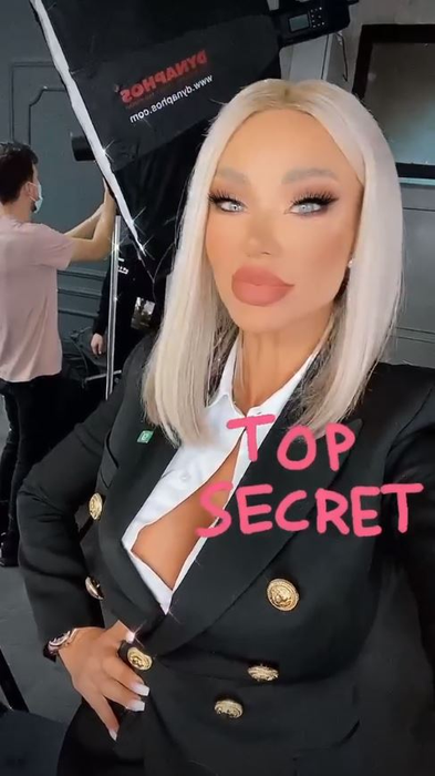 Cengiz Şıklaroğlu o alintă pe Bianca Drăgușanu în public. Cum a reacționat fosta prezentatoare la gestul făcut de excentricul milionar | FOTO