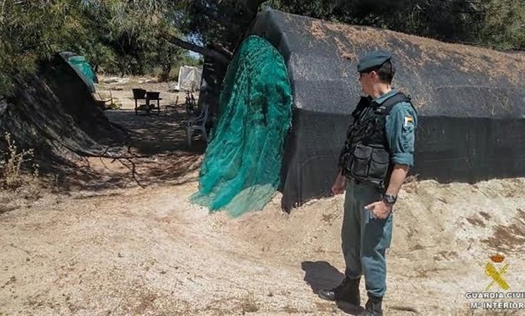 Caz înfiorător de sclavie în Spania! Peste 600 de români și moldoveni, exploatați și obligați să trăiască în condiții mizere. Câți bani făceau pe lună membrii rețelei