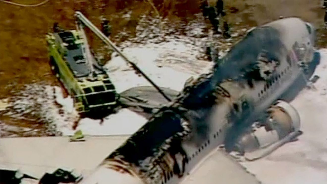 A reusit sa supravietuiasca unui accident aviatic, dar a murit la scurt timp dupa! Ce au putut sa ii faca pompierii