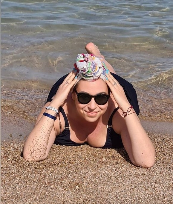 Oana Roman, mărturii înfiorătoare despre accidentul din Egipt: “Am călcat într-o piatră foarte ascuțită, mi-am făcut o mare gaură în călcâi”. Medicul i-a cusut rana | FOTO