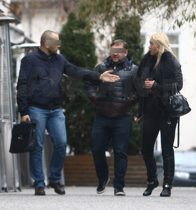 Fosta iubită a selecţionerului Naţionalei de fotbal nu stă o secundă! Discuţii şi combinaţii la cel mai scump restaurant de carne din Bucureşti