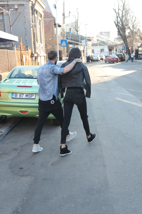 Stelistul Gabi Enache şi amanta lui, sexoasa Lena, trăiesc o dragoste ca-n poveşti!