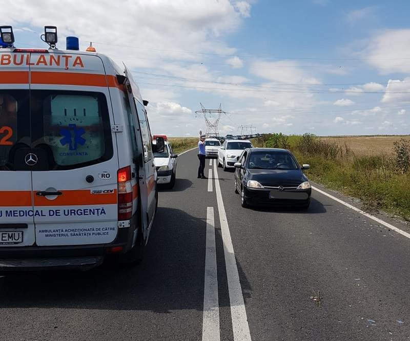 Momente de groază în Constanța! 3 copii și un adult au fost răniți, după ce maşina în care erau s-a răsturnat într-o curbă