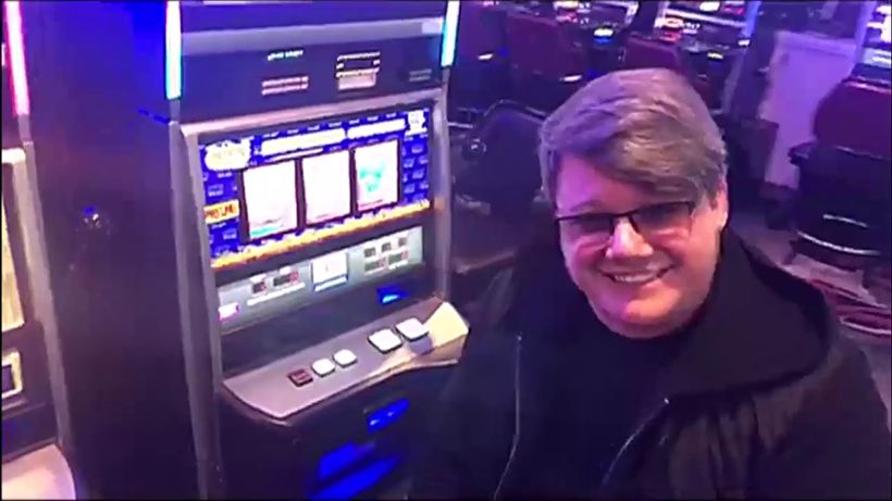 VIDEO EXCLUSIV. L-am „prins” pe Fuego la păcănele! A băgat 10 dolari şi…